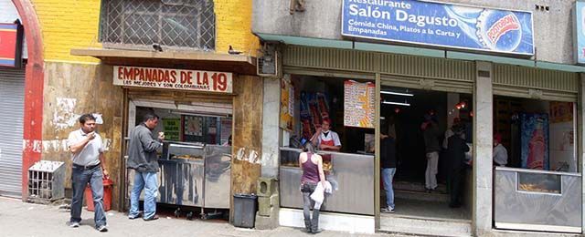 Fachada del local de las empanadas de la 19 en Bogotá