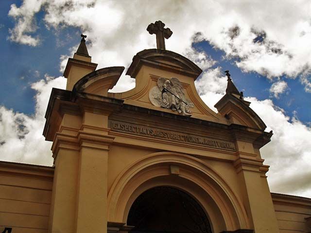 Entrada al Cementerio Central de Bogotá