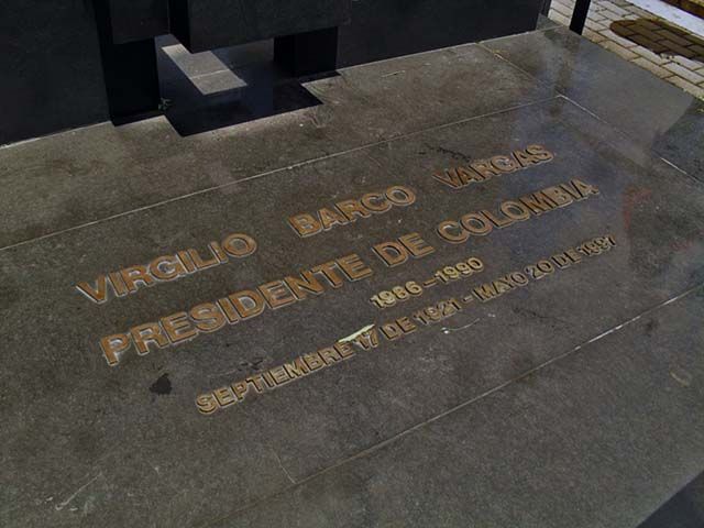 Tumba de Virgilio Barco en el Cementerio Central de Bogotá