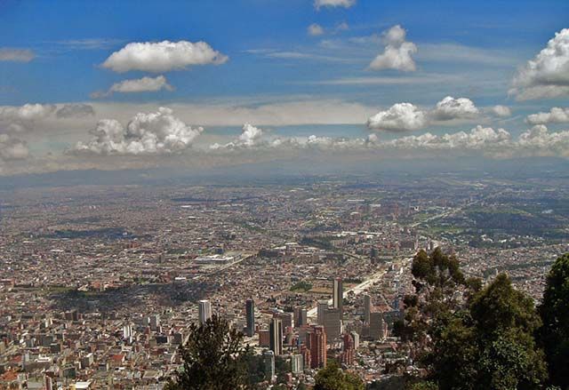 Vistas de Bogotá desde los miradores del Cerro de Monserrate