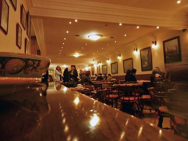 Salón de la cafetería Florida en Bogotá