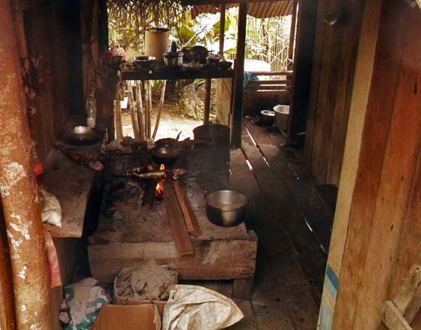 cocina de madera y carbón del Amazonas colombiano