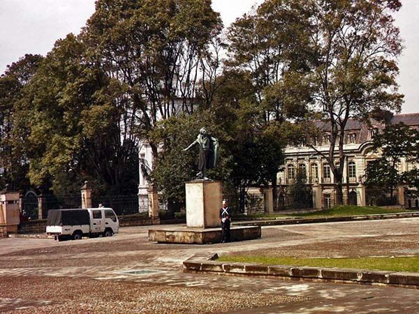 Estatua de Antonio Nariño en Bogotá