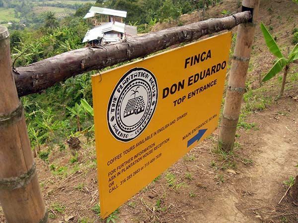 Entrada a una finca cafetera en Salento, Colombia