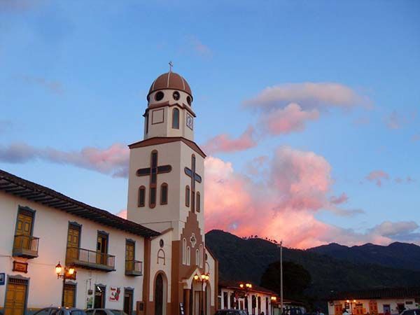 Iglesia de Salento en el Eje Cafetero colombiano
