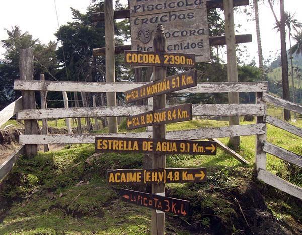 Indicaciones dirección en el valle de Cocora, Eje Cafetero colombiano