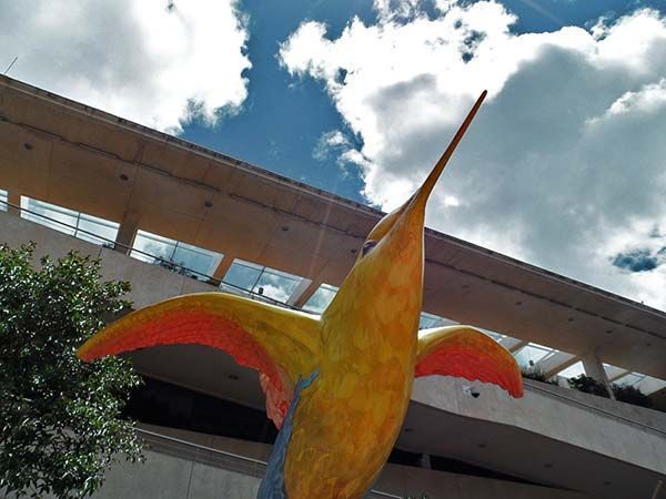 Escultura de un colibrí en el Palacio de Liévano