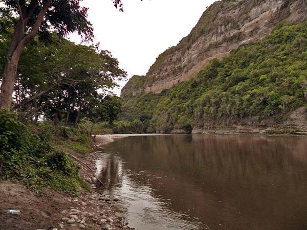 Cauce del río Magdalena en el Huila, Colombia