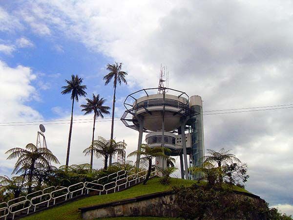 Instalaciones de la torre del mirador de Manizales