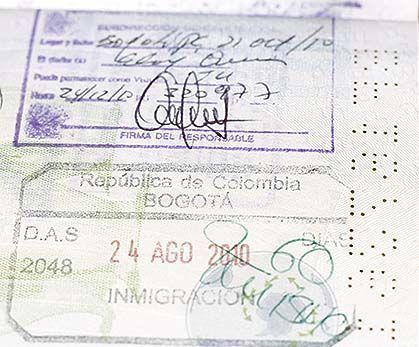 sello de pasaporte de entrada en Colombia