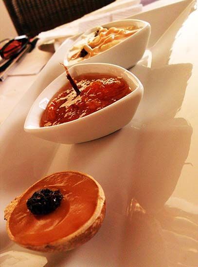 Postres típicos de Cali: manjar blanco, mamey y las natas. 