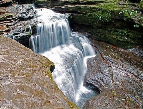 hermosa caída de agua en Putumayo, Colombia