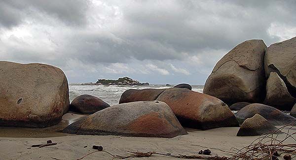Vistas de la playa de Arrecifes de camino a La Piscina, PNN Tayrona