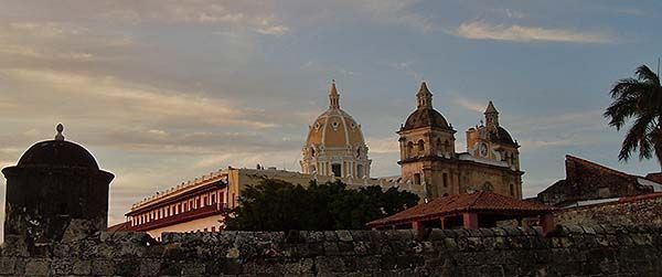 Vistas del centro de Cartagena desde fuera de las murallas 