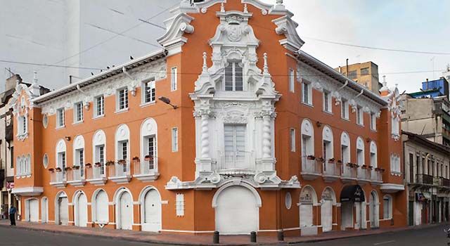 fachada del hotel