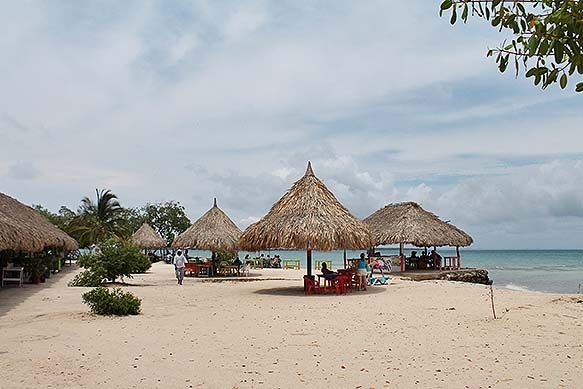 chiringuitos de playa en isla Múcura