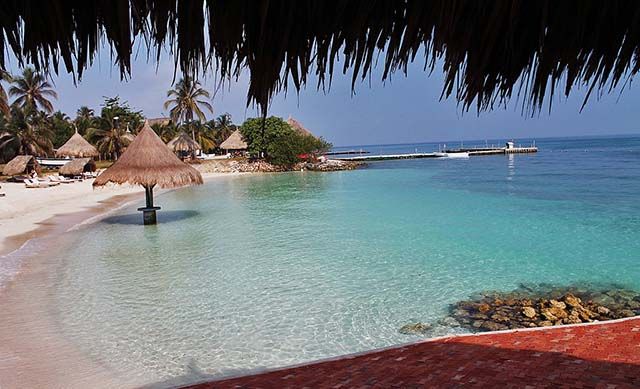 playa del Hotel Punta Faro en Isla Múcura