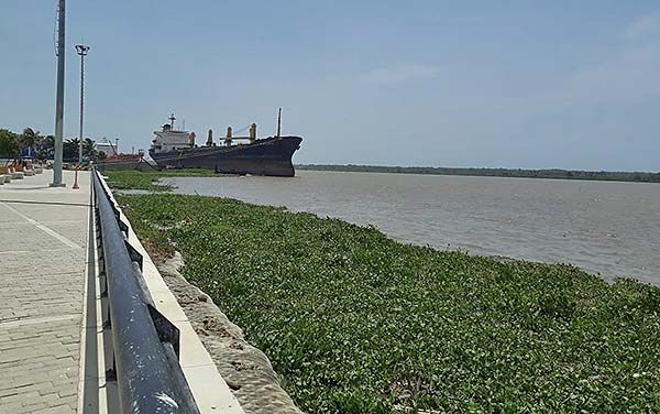 Malecón de Barranquilla junto al río Magdalena