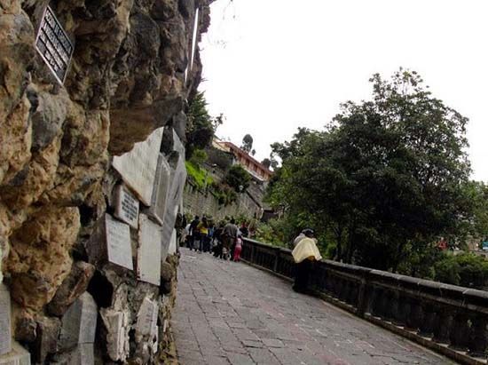 Placas de agradecimiento a la Virgen de Las Lajas