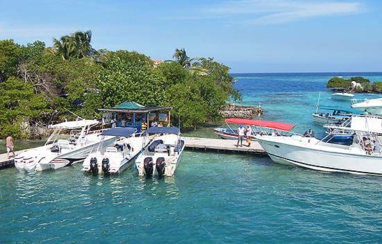 Embarcadero en una isla del PNN Corales del Rosario