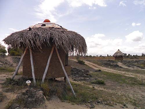Cabañas en un camping del desierto de la Tatacoa