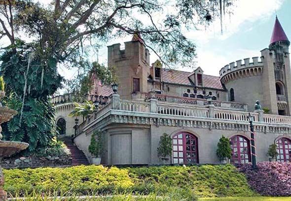 Fachada de un castillo en Colombia