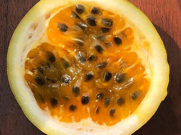 granadilla abierta por la mitad