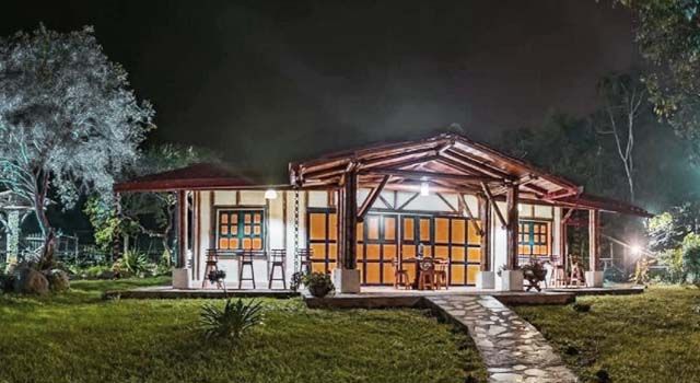 Vistas del ecohotel de noche